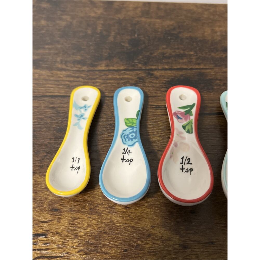 Anthropologie Molly Hatch Measuring Spoons Flowers Ceramic Set 5 Red Blue Yellow - Picture 2 of 5